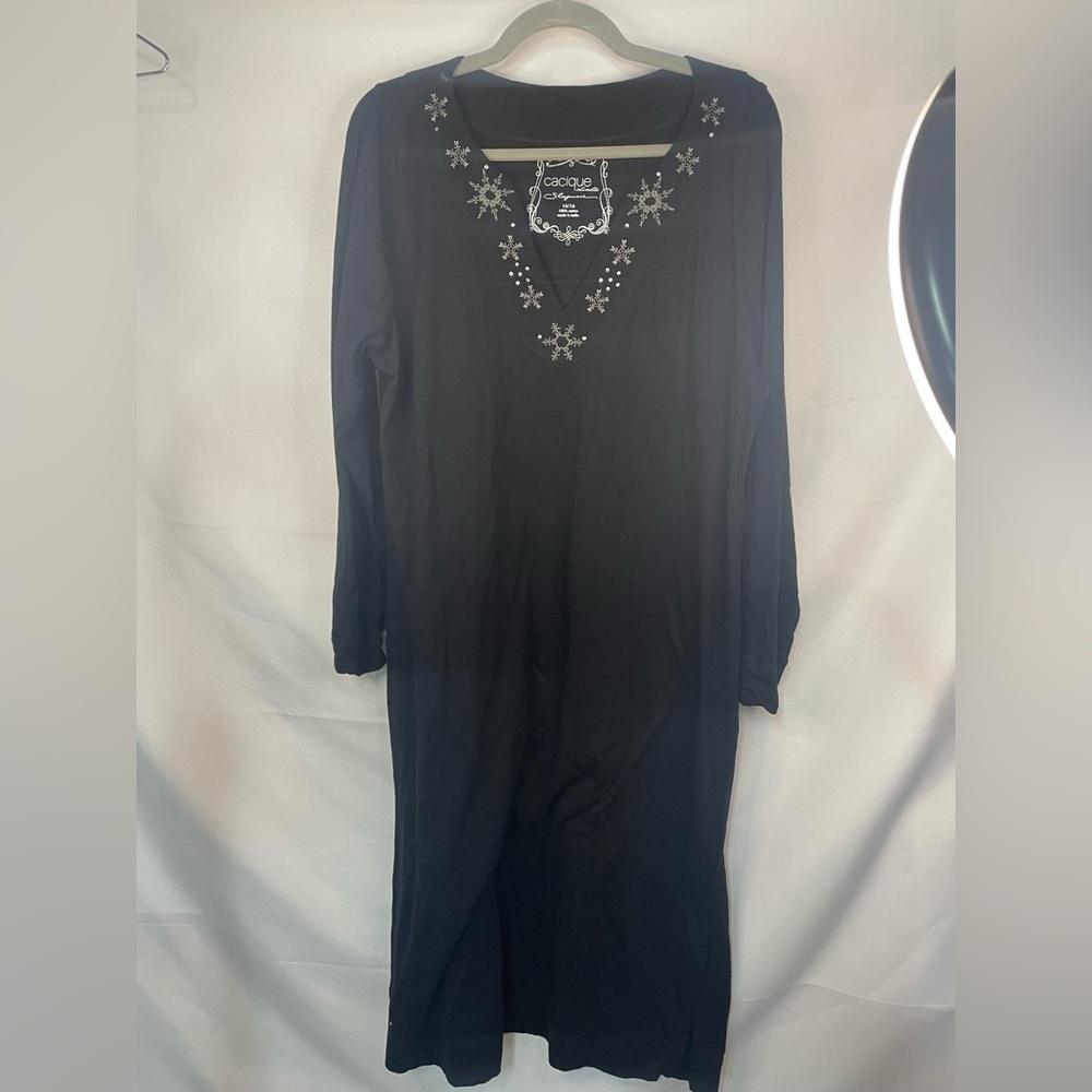 Cacique 100% cotton long night gown with winter embellishments. Size 14/16
